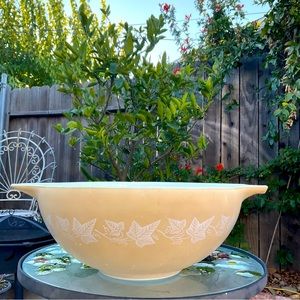 Vintage Pyrex Sandalwood Cinderella Bowl 444 4 QT